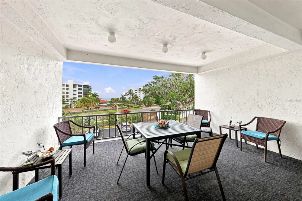 4370 CHATHAM DRIVE #304 Longboat Key, FL 34228