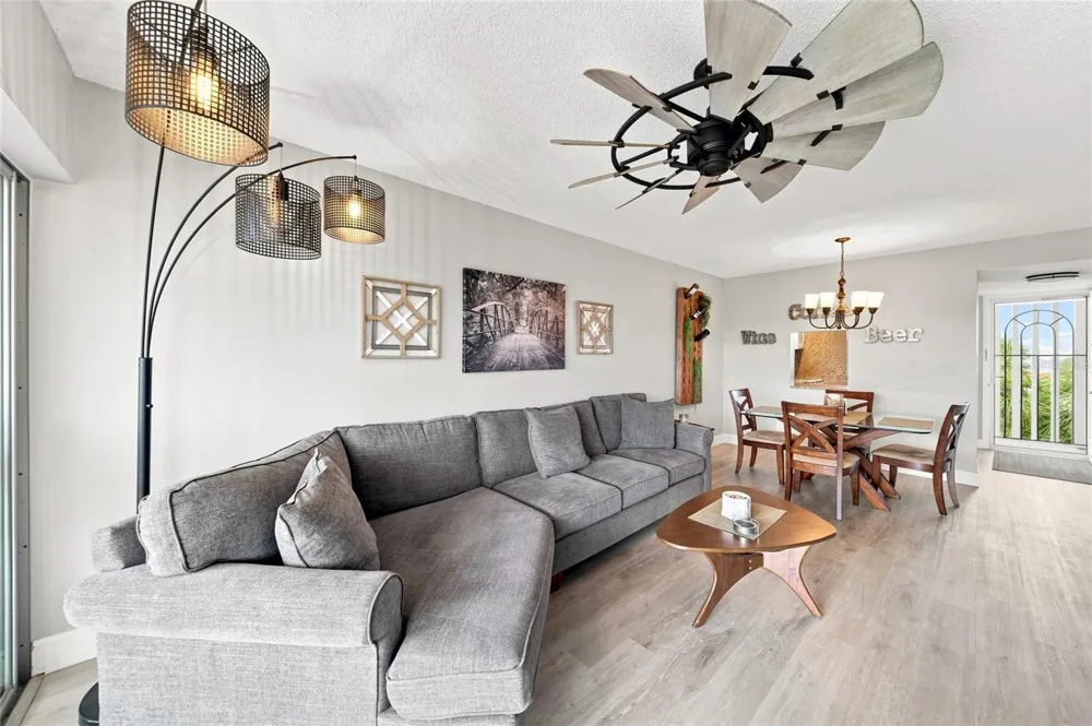 4370 CHATHAM DRIVE #304 Longboat Key, FL 34228