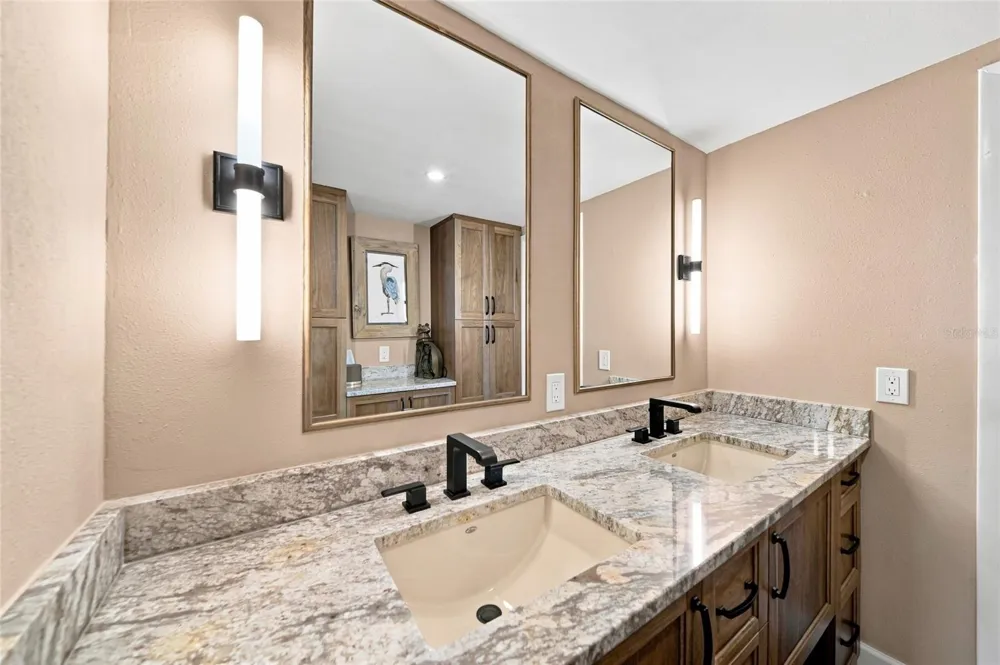 4370 CHATHAM DRIVE #304 Longboat Key, FL 34228