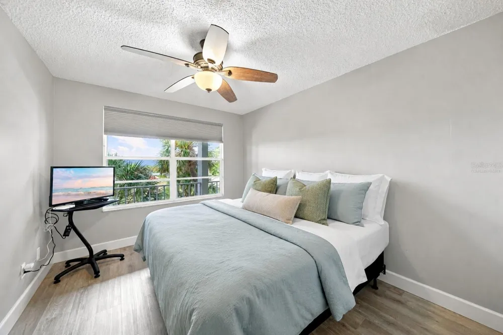 4370 CHATHAM DRIVE #304 Longboat Key, FL 34228