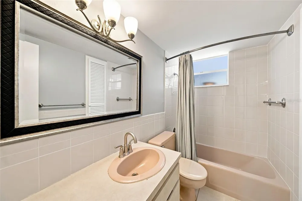 4370 CHATHAM DRIVE #304 Longboat Key, FL 34228