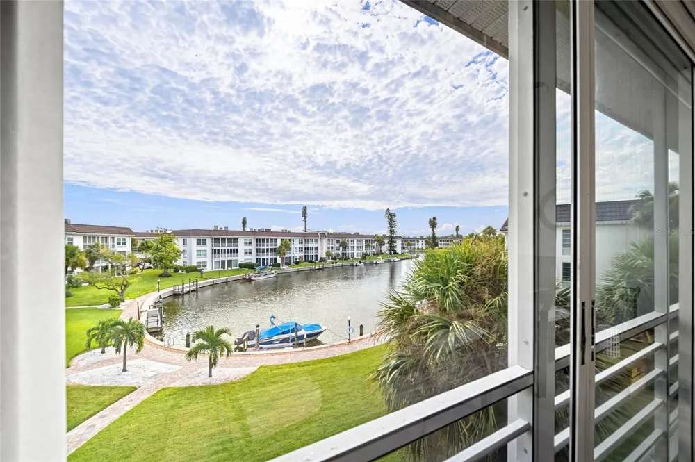 4370 CHATHAM DRIVE #304 Longboat Key, FL 34228
