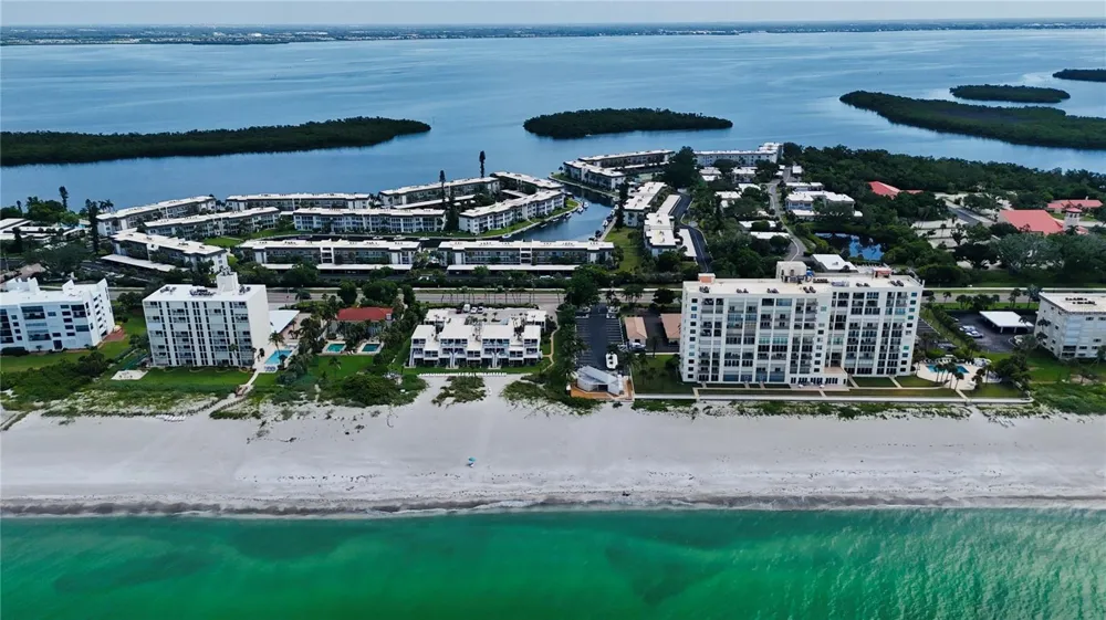 4370 CHATHAM DRIVE #304 Longboat Key, FL 34228