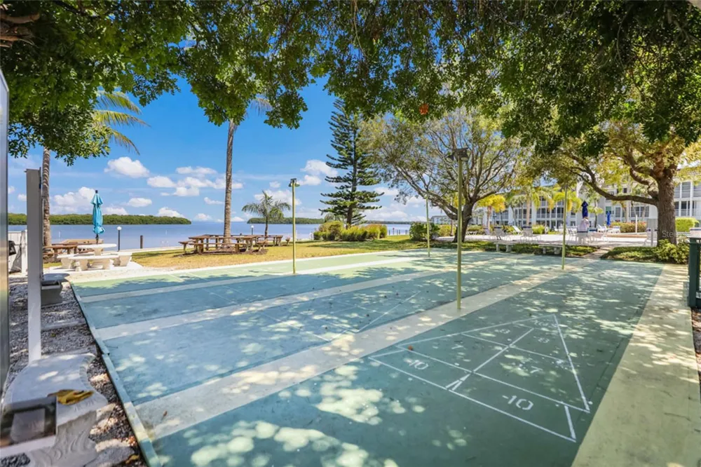 4370 CHATHAM DRIVE #304 Longboat Key, FL 34228