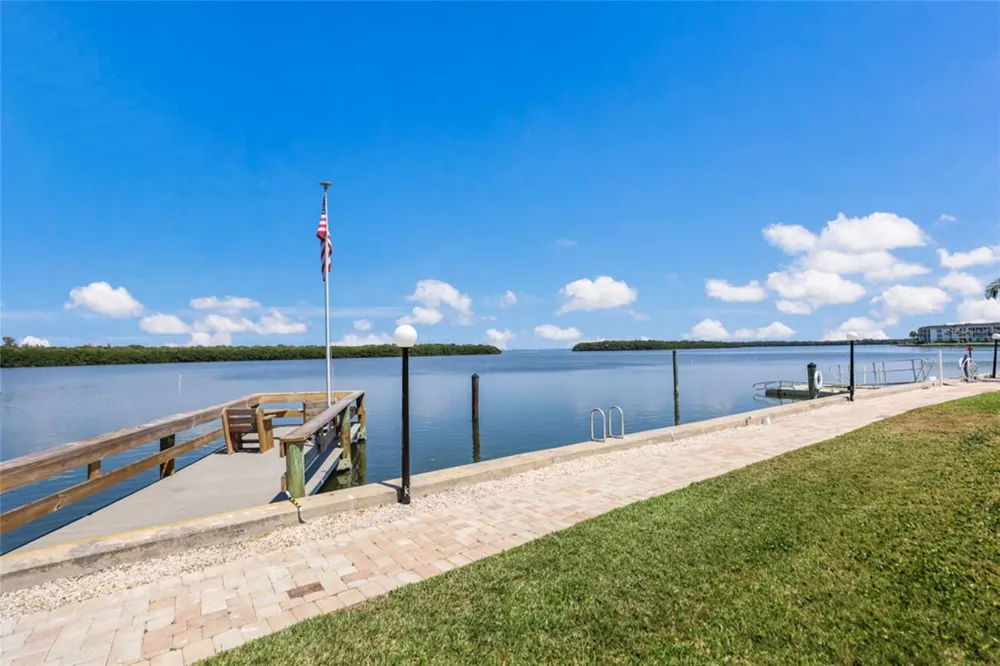 4370 CHATHAM DRIVE #304 Longboat Key, FL 34228