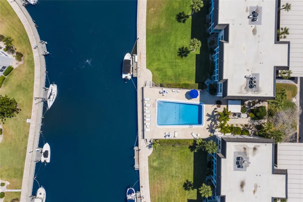 4370 CHATHAM DRIVE #304 Longboat Key, FL 34228