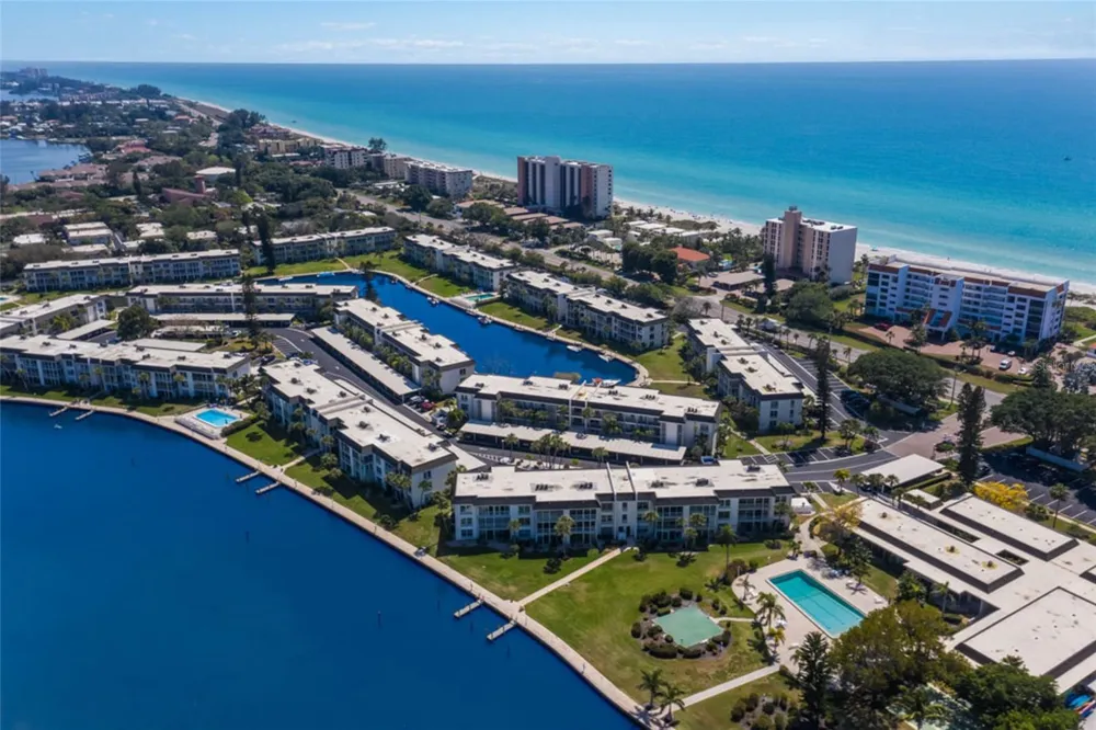 4370 CHATHAM DRIVE #304 Longboat Key, FL 34228