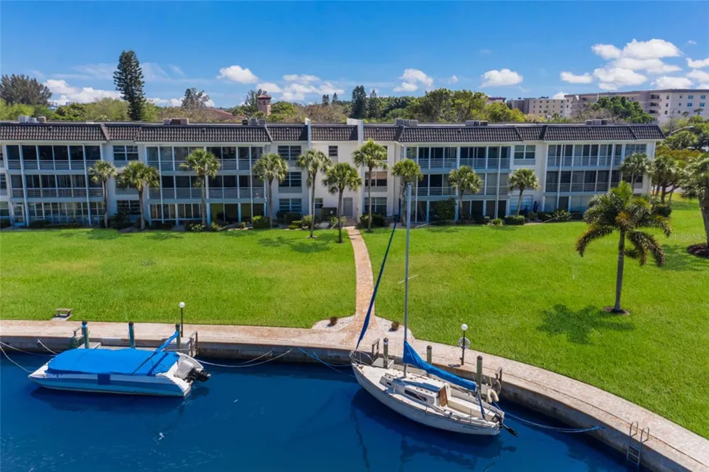 4370 CHATHAM DRIVE #304 Longboat Key, FL 34228