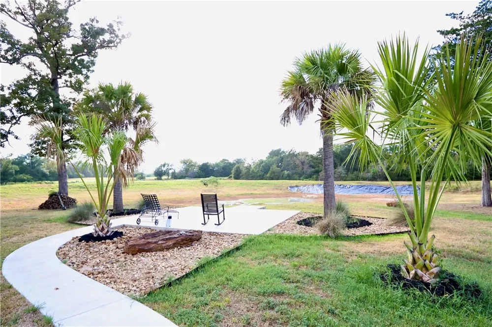 9277 Clara Lane Franklin, TX 77856