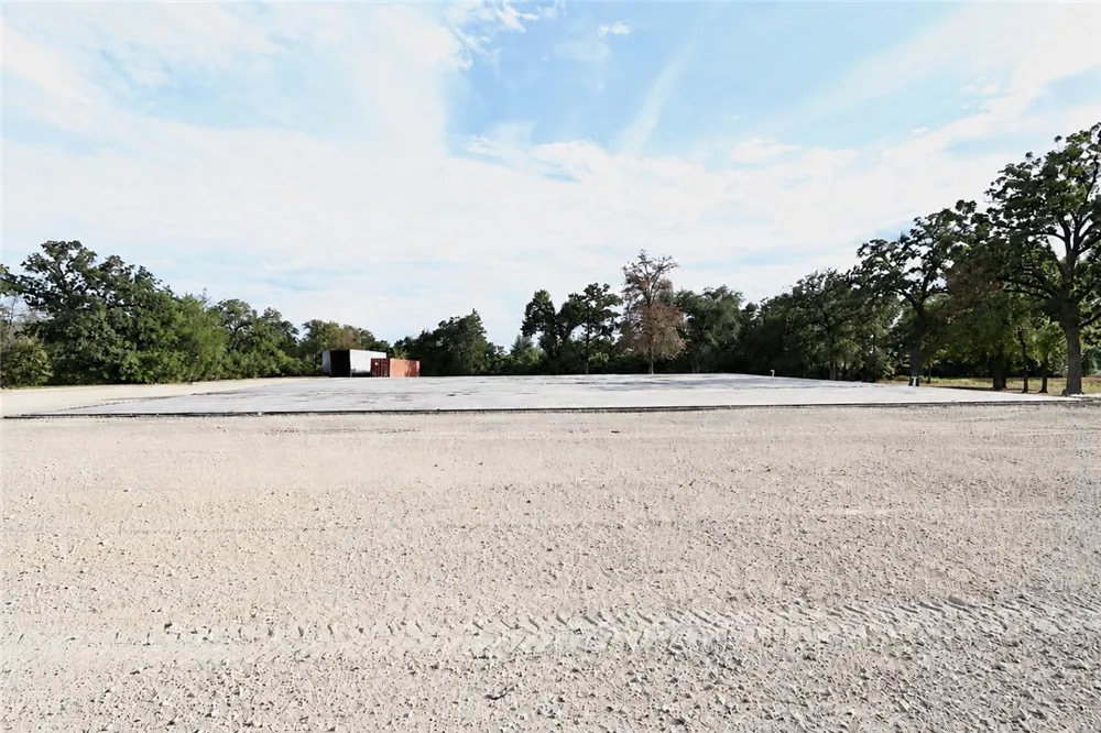 9277 Clara Lane Franklin, TX 77856
