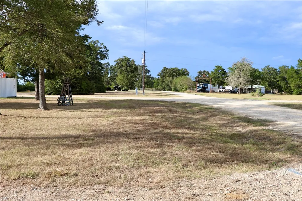 9277 Clara Lane Franklin, TX 77856