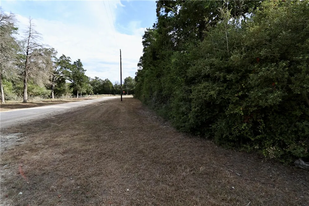 9277 Clara Lane Franklin, TX 77856