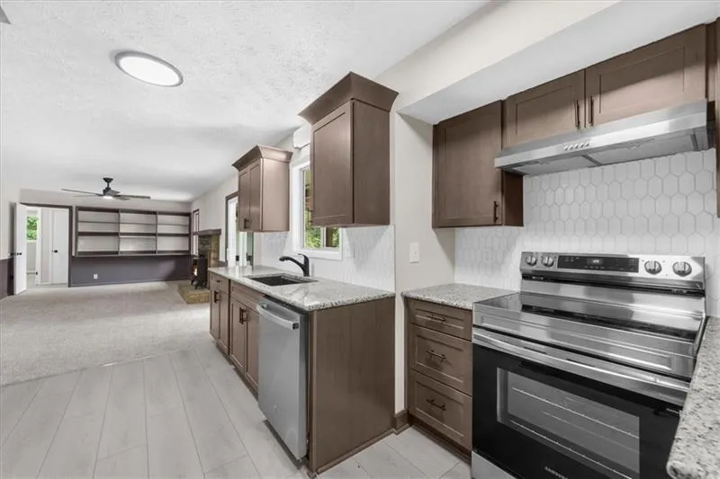 2053 Deerfield Run Snellville, GA 30078