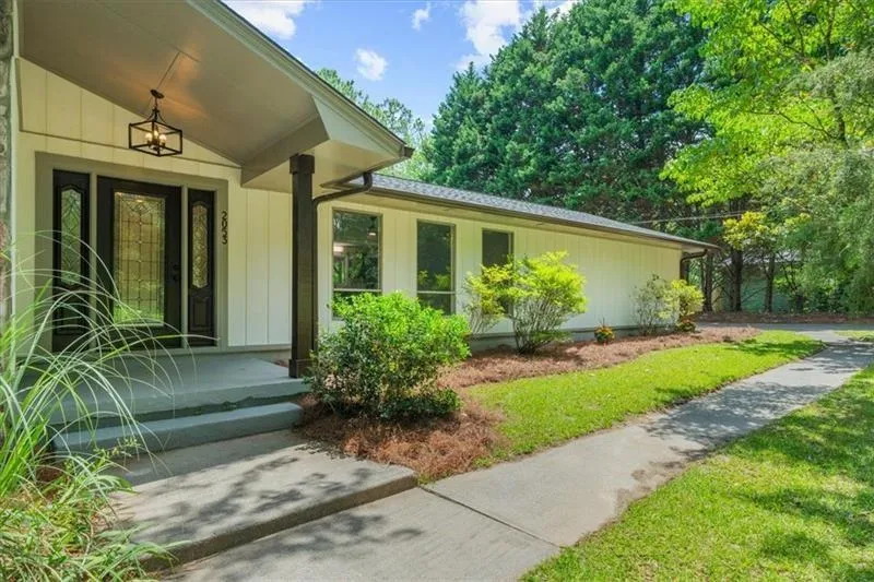 2053 Deerfield Run Snellville, GA 30078