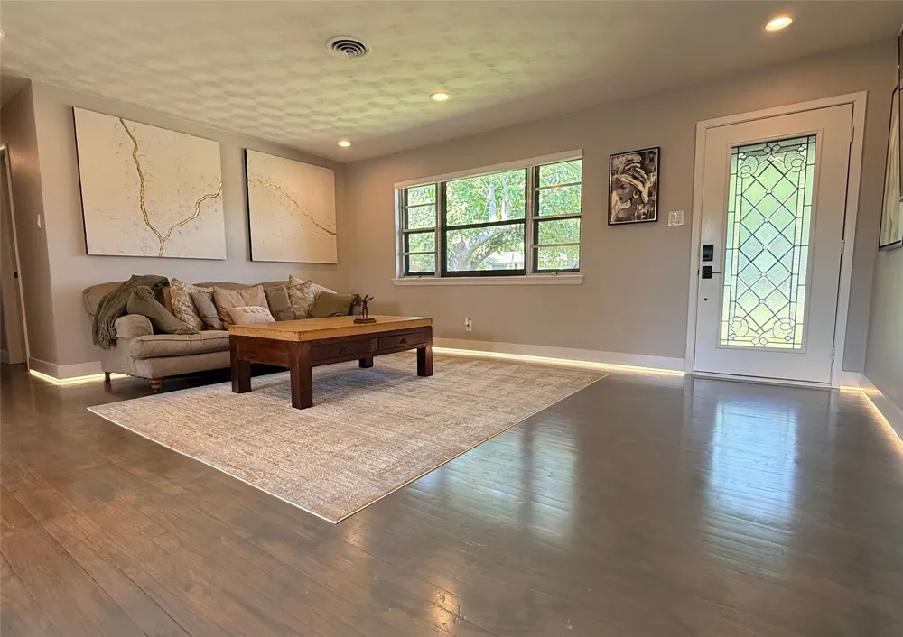 436 Degan Avenue Lewisville, TX 75057