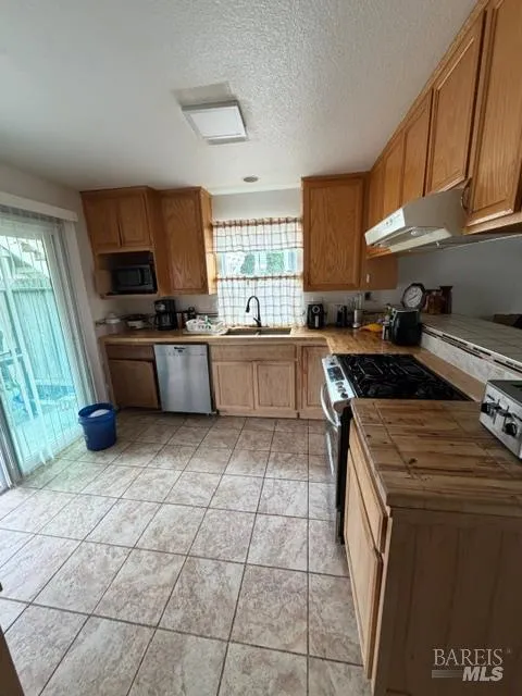 1302 Woodhaven Drive Santa Rosa, CA 95407