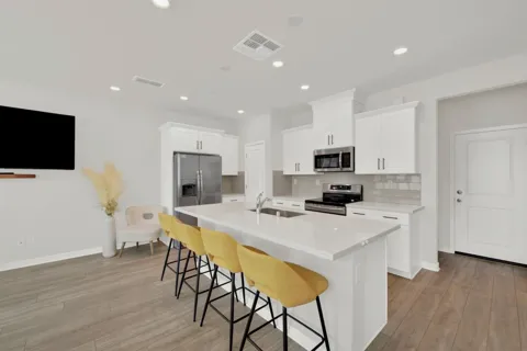 5301 E Commerce Way ##67104