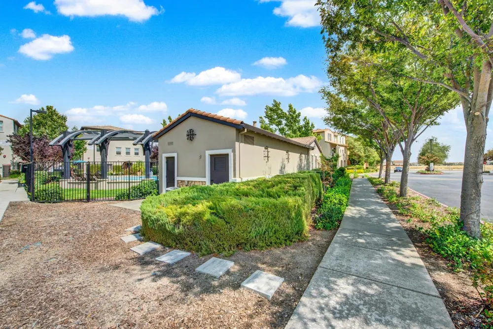 5301 E Commerce Way ##67104 Sacramento, CA 95835