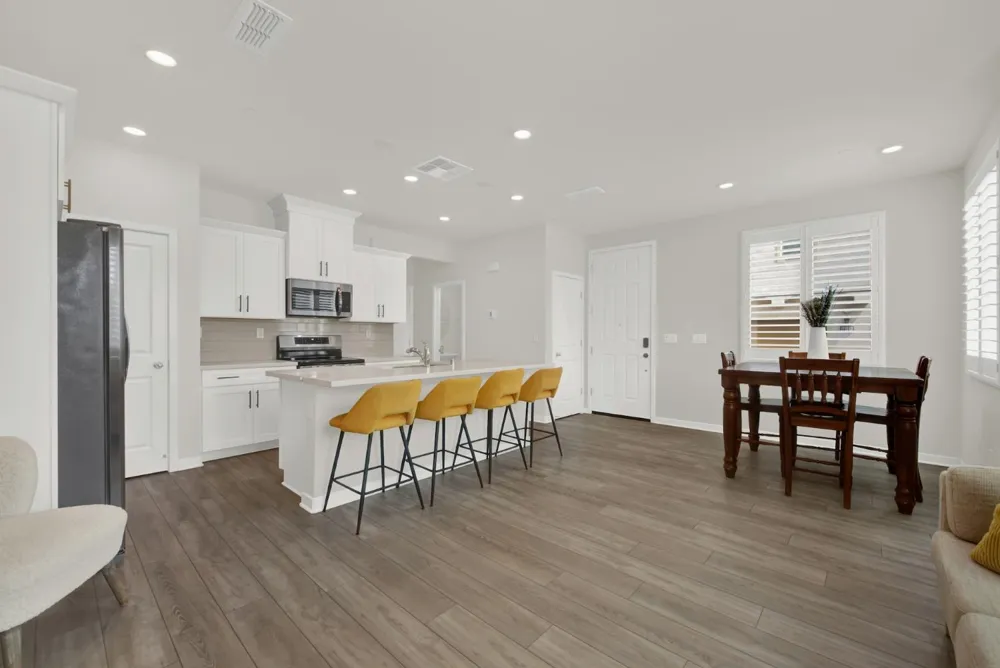 5301 E Commerce Way ##67104 Sacramento, CA 95835