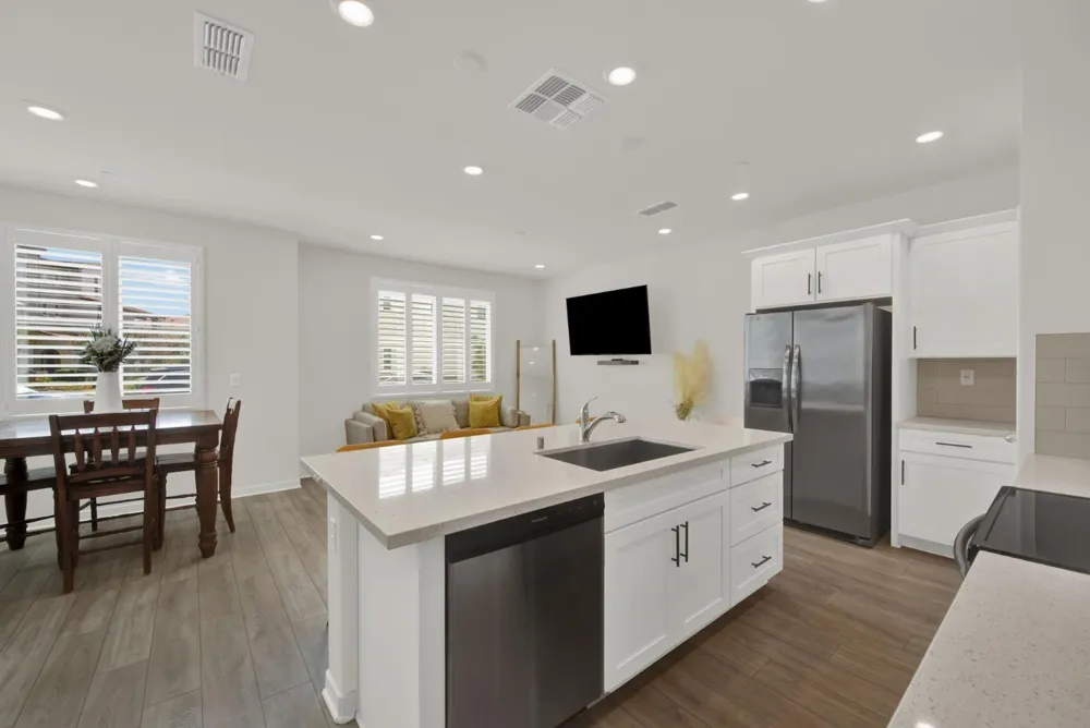 5301 E Commerce Way ##67104 Sacramento, CA 95835