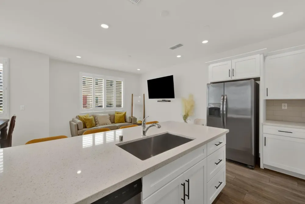 5301 E Commerce Way ##67104 Sacramento, CA 95835