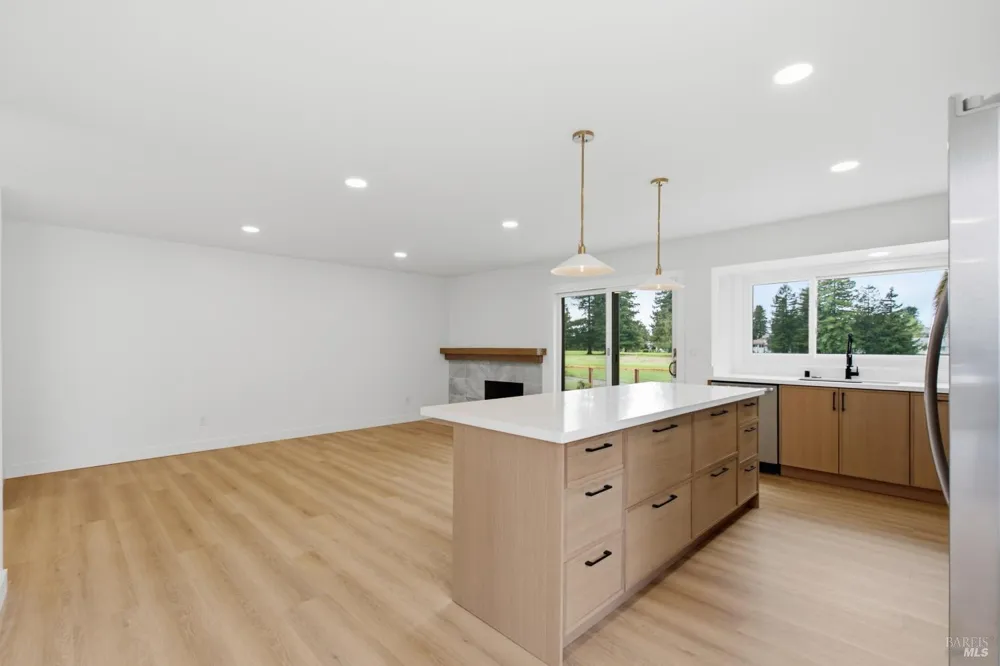 900 Hudis Street Rohnert Park, CA 94928