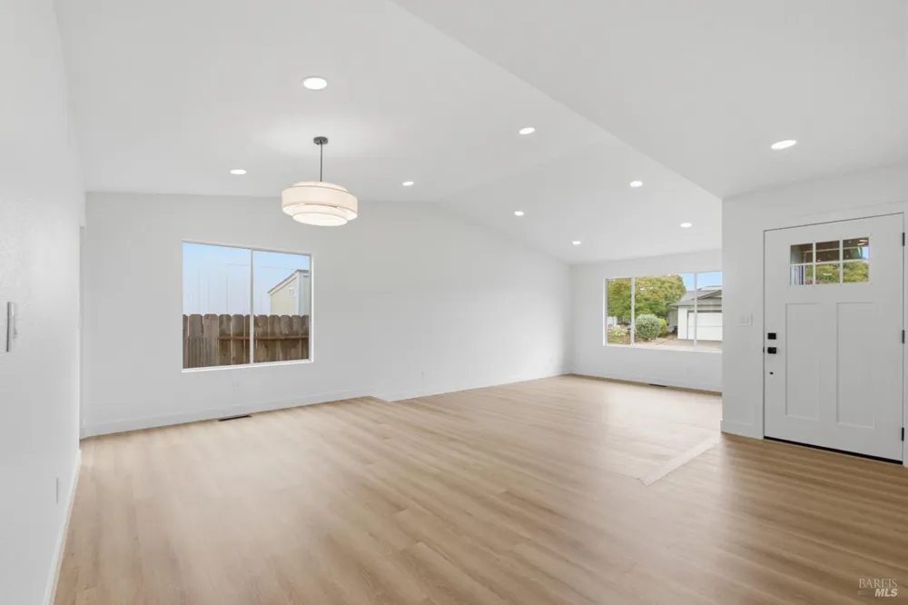 900 Hudis Street Rohnert Park, CA 94928