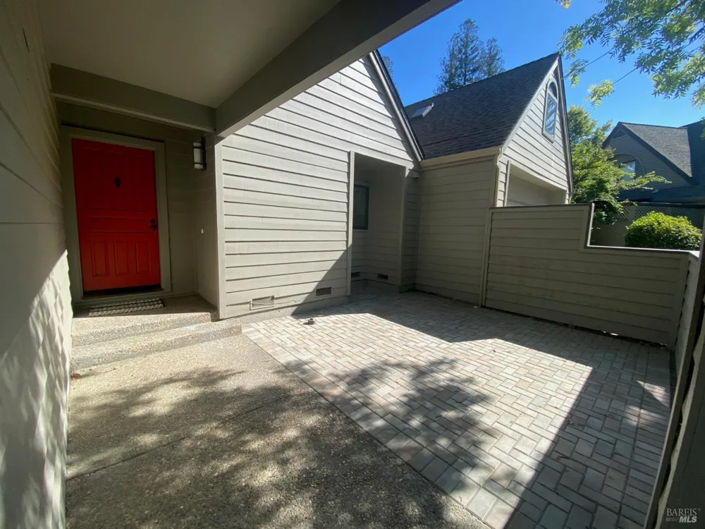 1377 Saint James Drive St. Helena, CA 94574