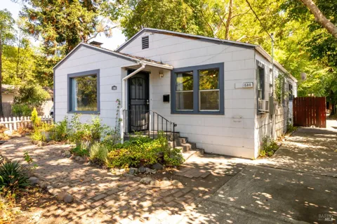 1580 Humboldt Street