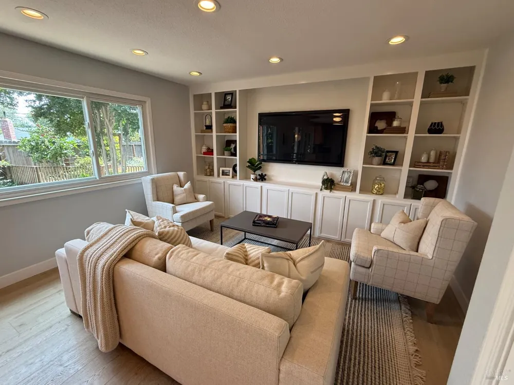 455 Donner Court Petaluma, CA 94954