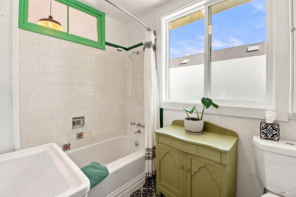 171 High Street Sebastopol, CA 95472