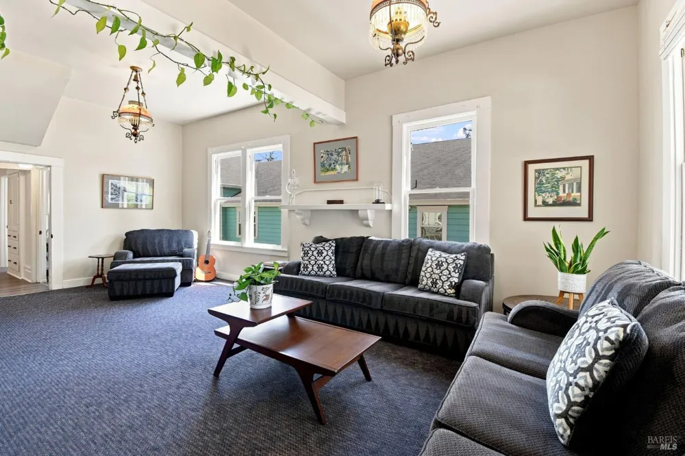 171 High Street Sebastopol, CA 95472