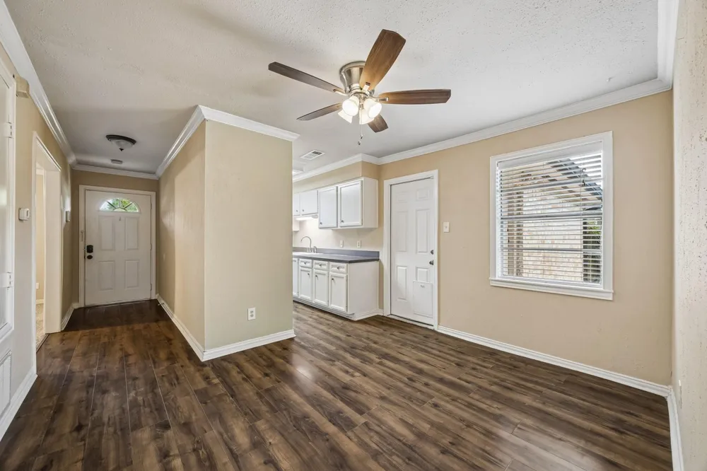 511 Debbie Lane Alvin, TX 77511