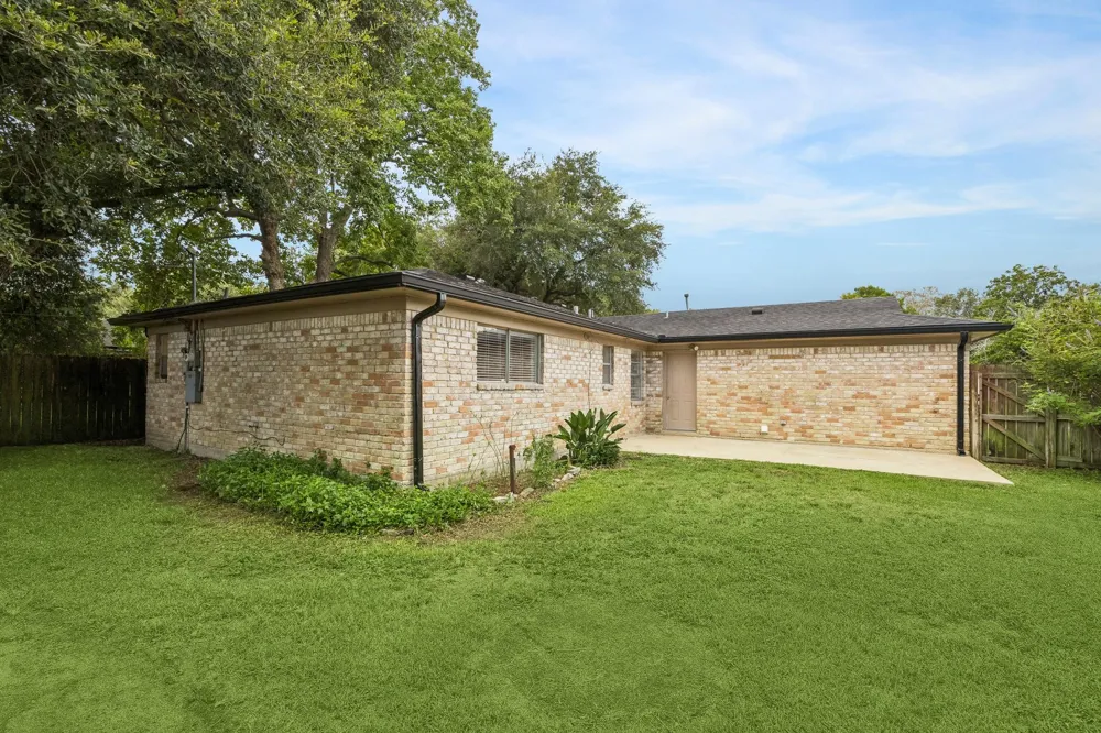 511 Debbie Lane Alvin, TX 77511