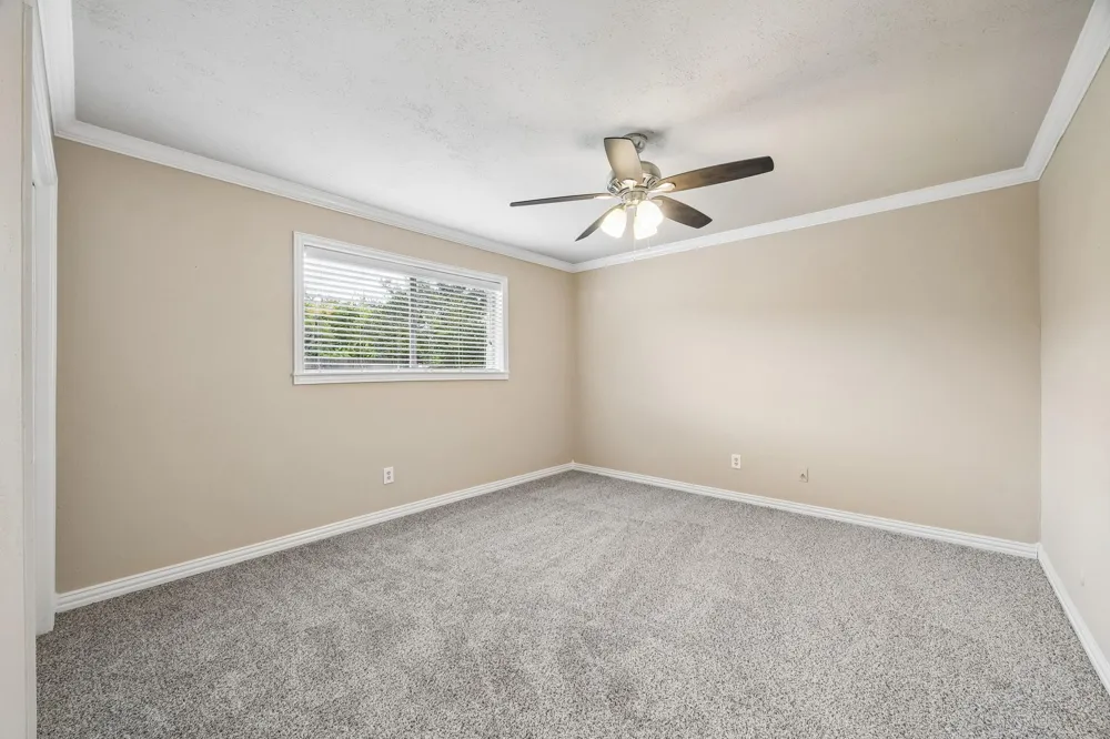 511 Debbie Lane Alvin, TX 77511