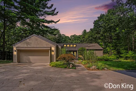 9020 Bailey Drive NE