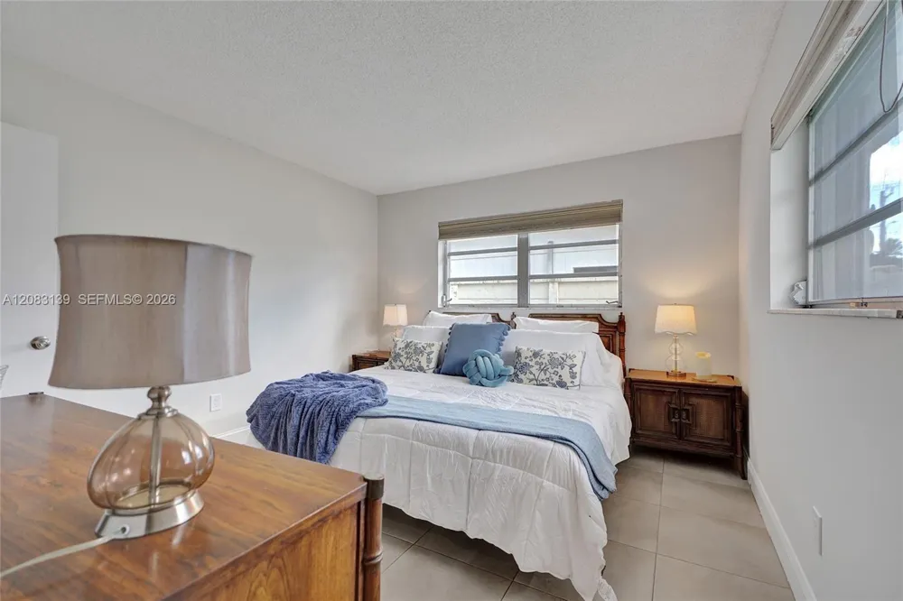 10214 SW 26th Ter Miami, FL 33165