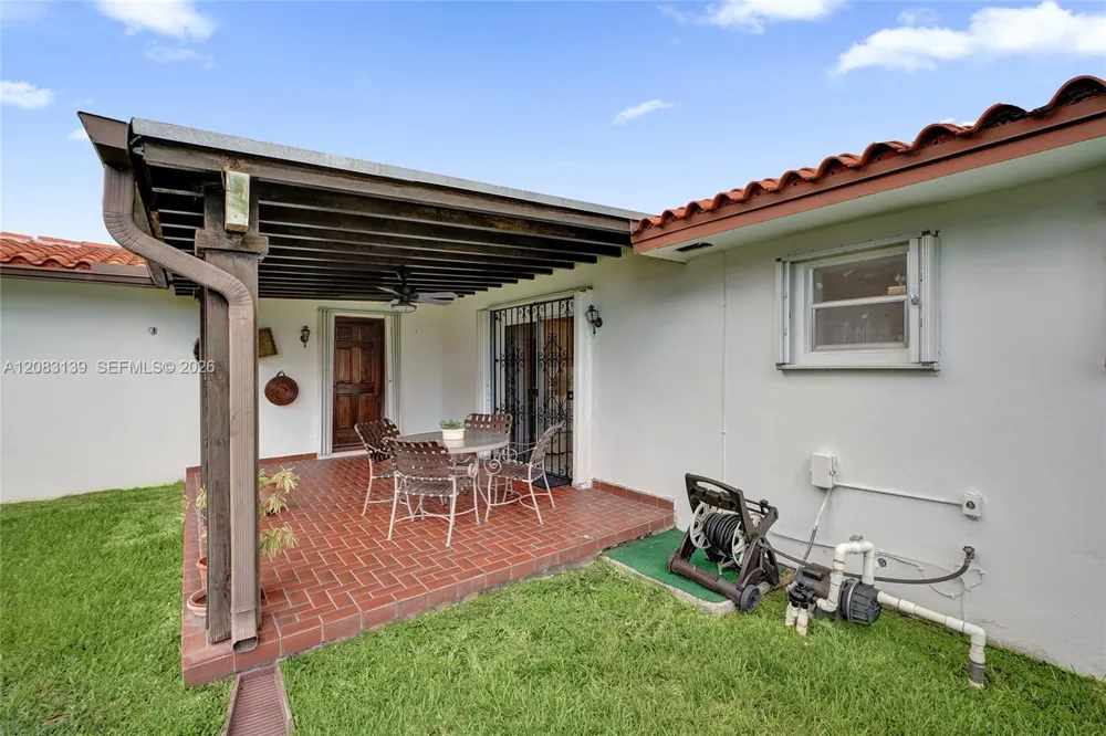 10214 SW 26th Ter Miami, FL 33165
