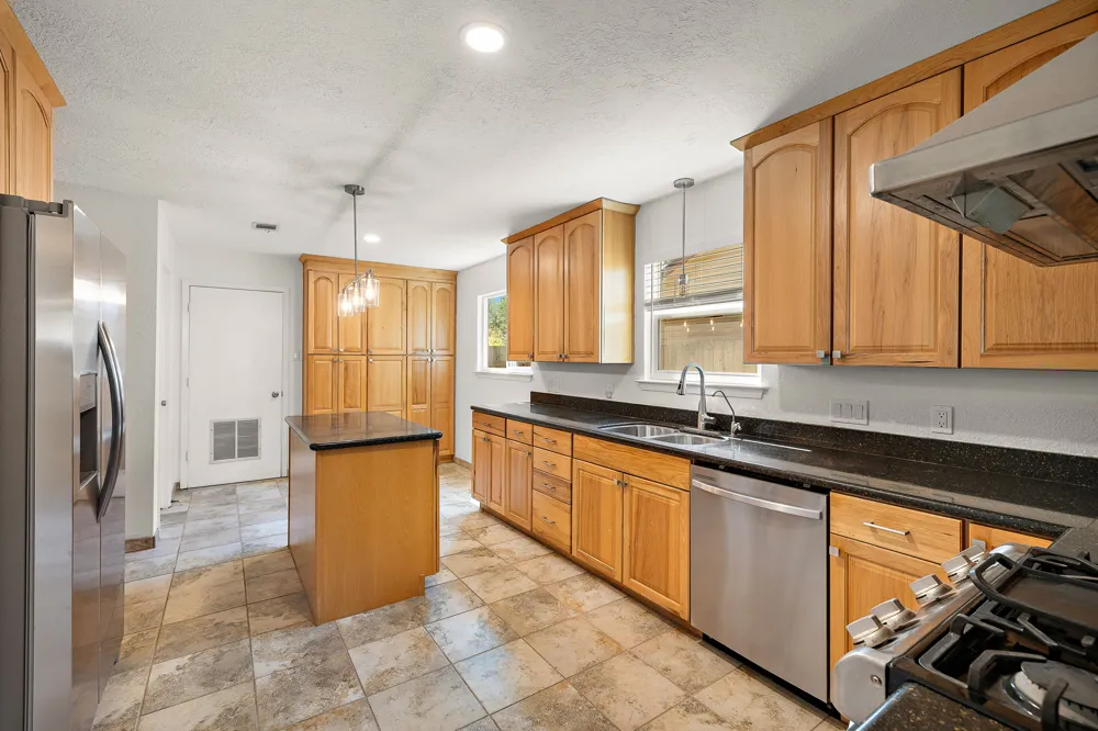 11608 Tanglebriar Trail Austin, TX 78750