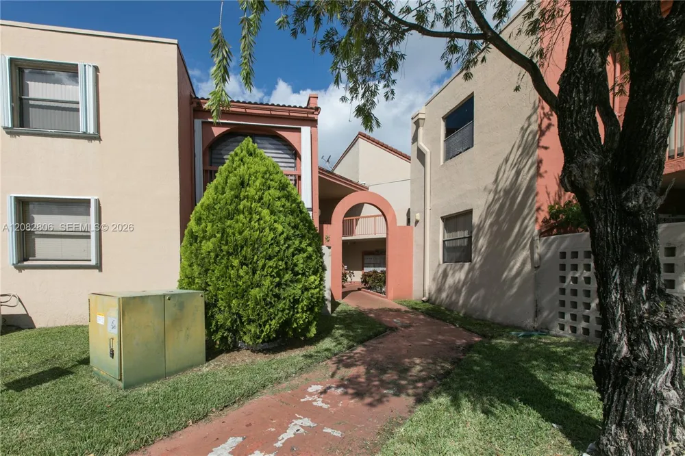 10241 NW 9 STREET CIR #109-5 Miami, FL 33172