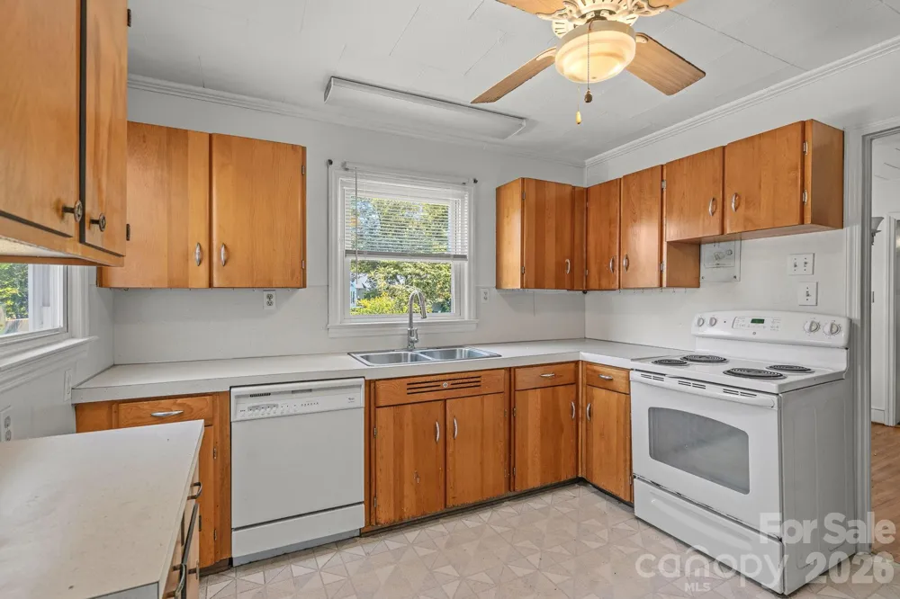 1127 Thompson Avenue Charlotte, NC 28216