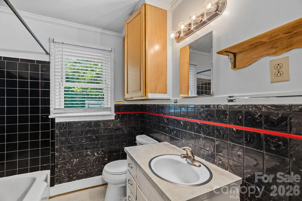 1127 Thompson Avenue Charlotte, NC 28216