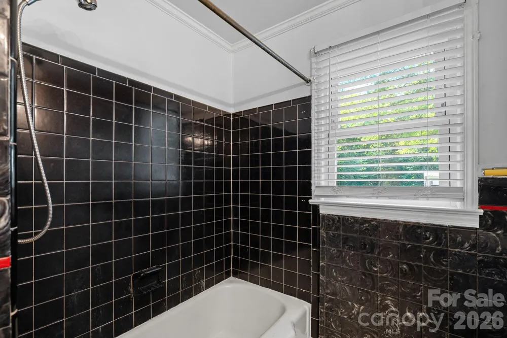 1127 Thompson Avenue Charlotte, NC 28216