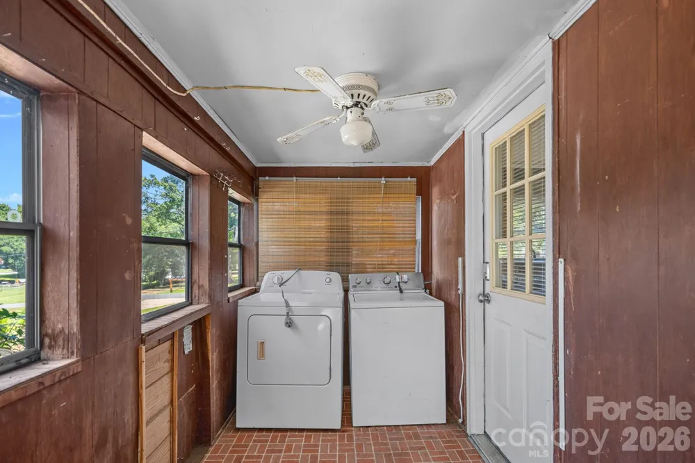 1127 Thompson Avenue Charlotte, NC 28216