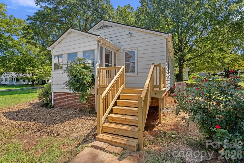 1127 Thompson Avenue Charlotte, NC 28216