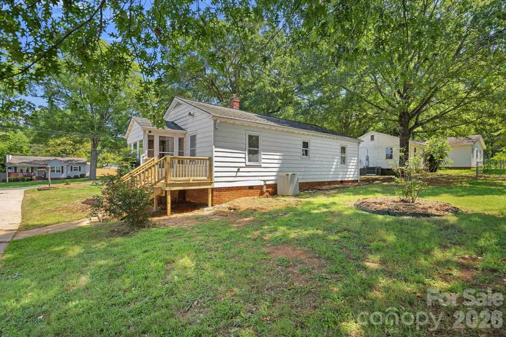 1127 Thompson Avenue Charlotte, NC 28216