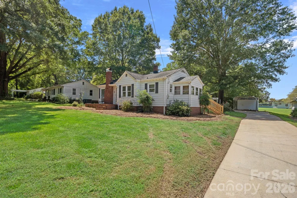 1127 Thompson Avenue Charlotte, NC 28216
