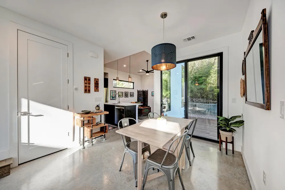 1205 Deloney Street #B Austin, TX 78721