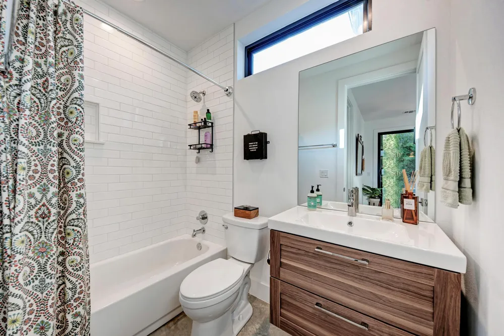 1205 Deloney Street #B Austin, TX 78721