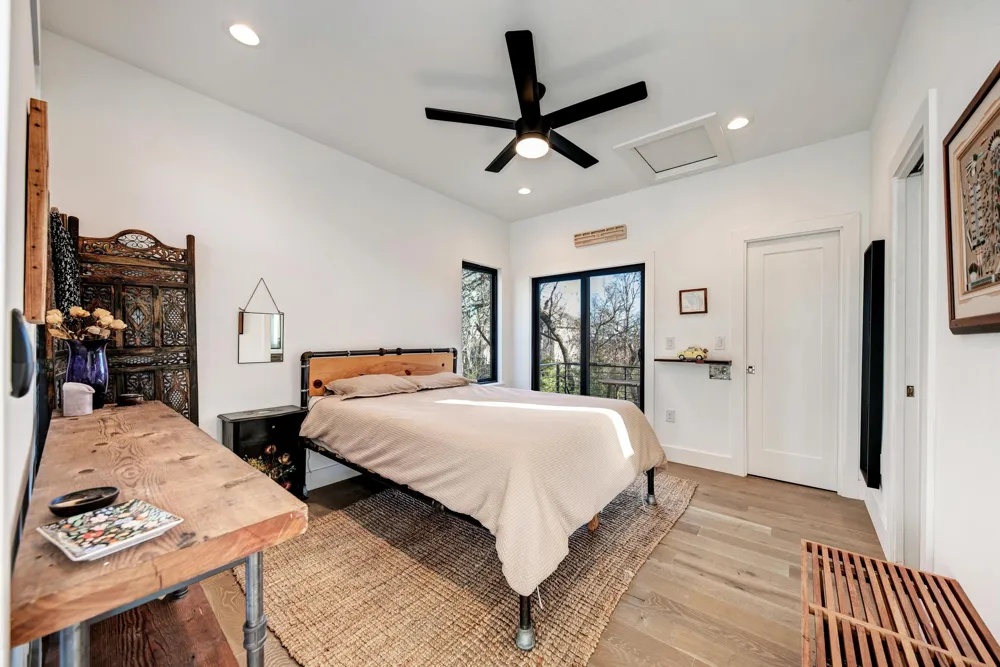 1205 Deloney Street #B Austin, TX 78721
